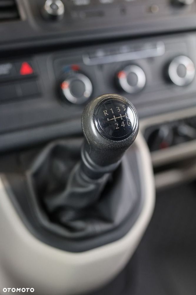 Volkswagen Transporter - 24
