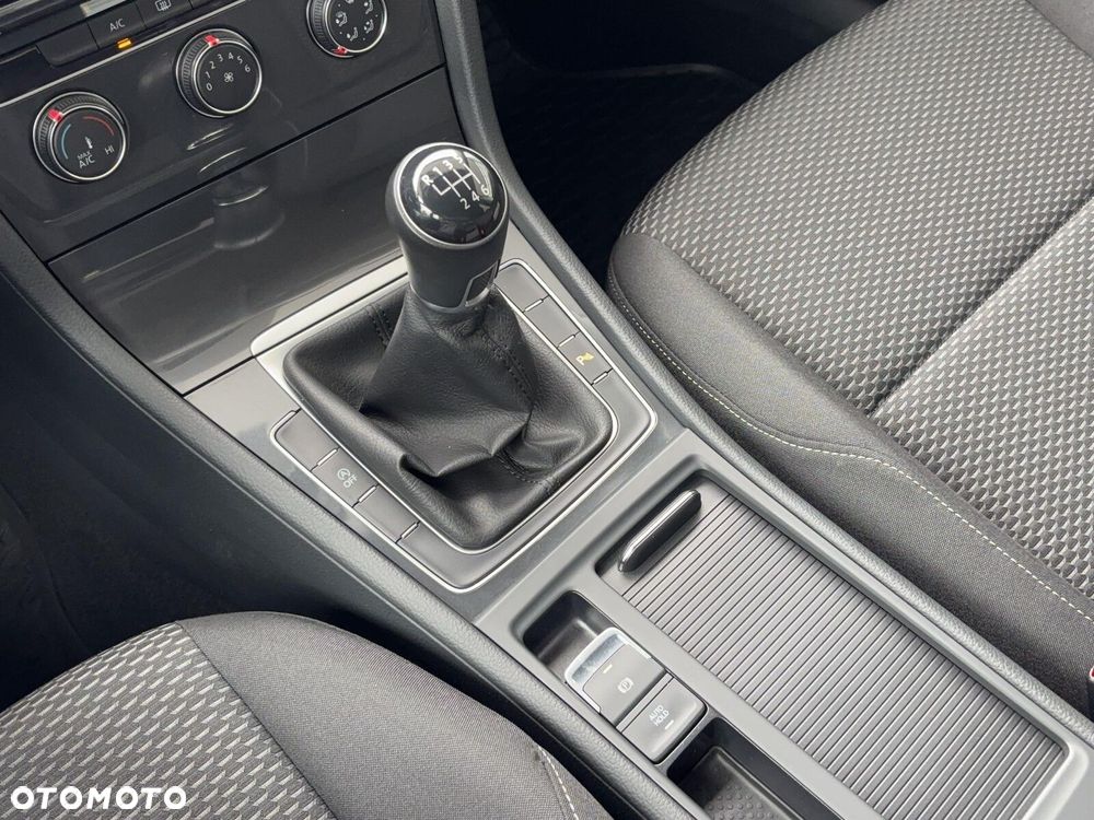 Volkswagen Golf 1.5 TSI BMT Trendline - 27
