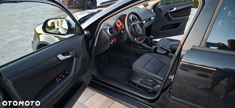 Audi A3 Sportback 1.6 Ambiente - 9