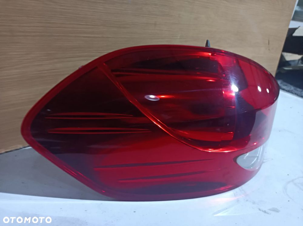 Lampa tylna lewa Renault Clio Grandtour kombi III 05- 8200586843 - 4