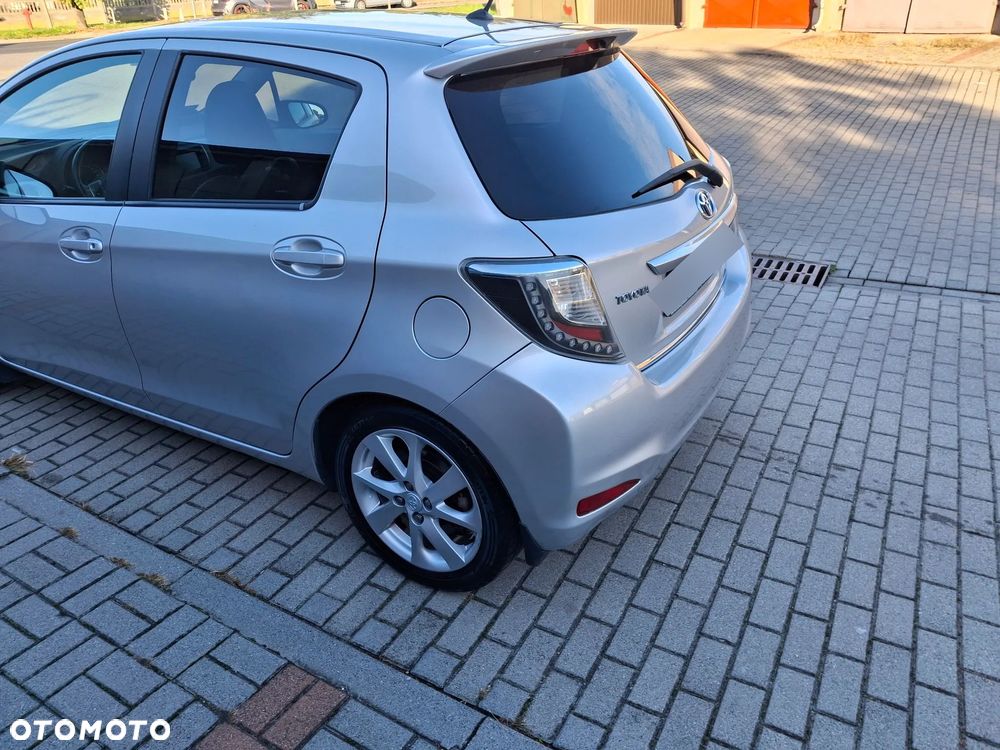 Toyota Yaris 2012 photo 5