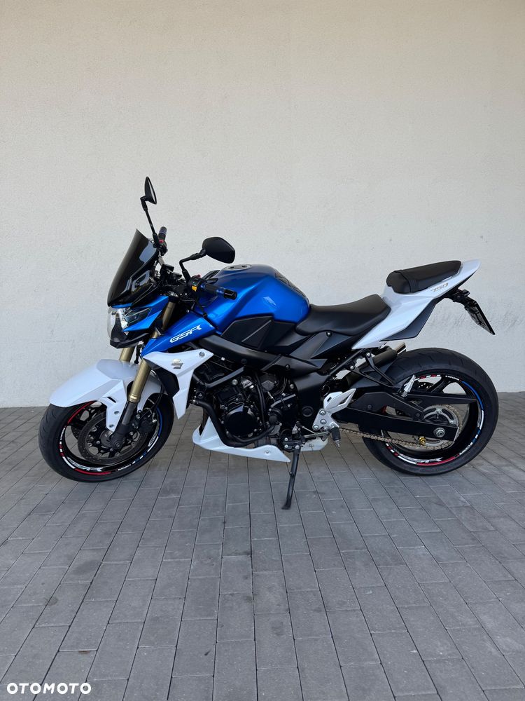 Suzuki GSR - 2