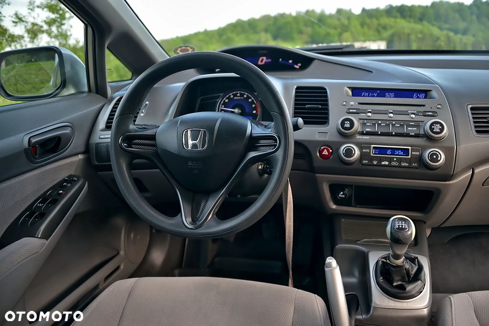 Honda Civic 1.8 Executive - 36