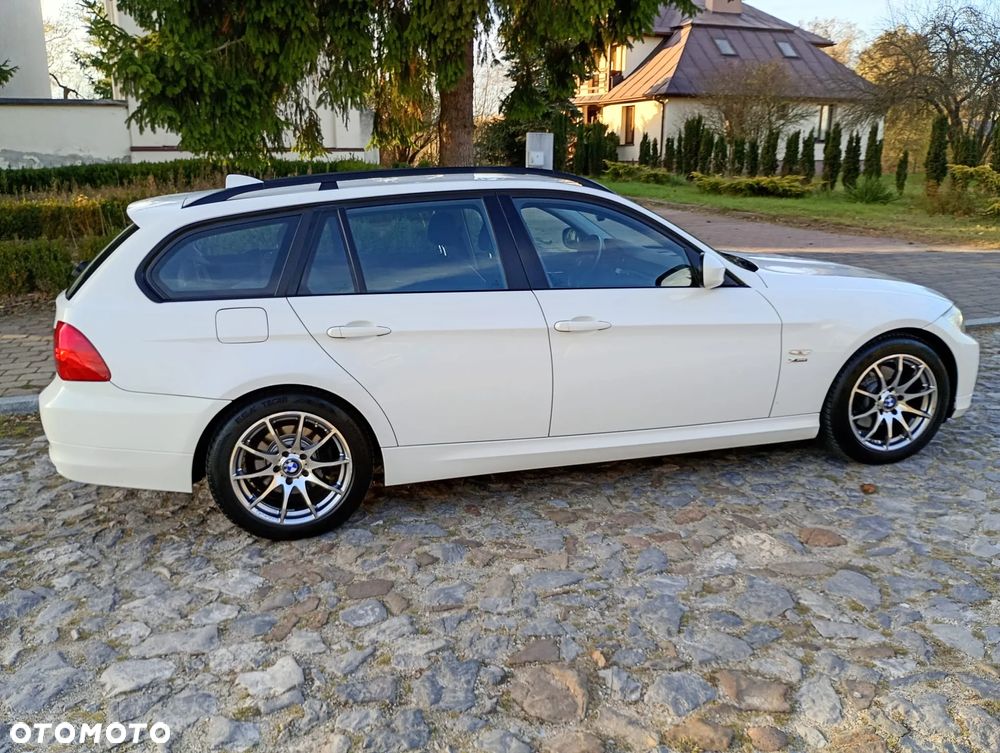 BMW Seria 3 320d xDrive DPF Touring - 17