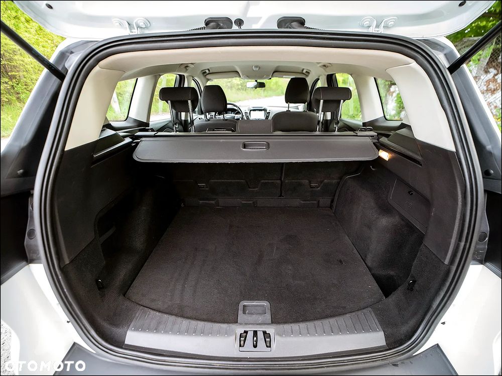 Ford Kuga - 36