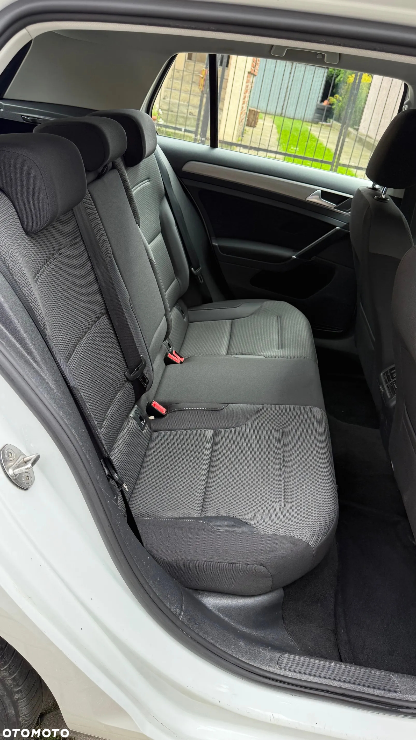Volkswagen Golf 1.6 TDI BlueMotion Comfortline - 11