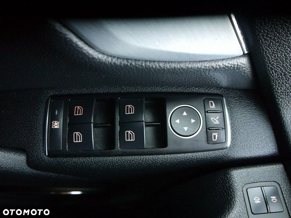 Mercedes-Benz Klasa C 180 BlueEFFICIENCY 7G-TRONIC Avantgarde - 33