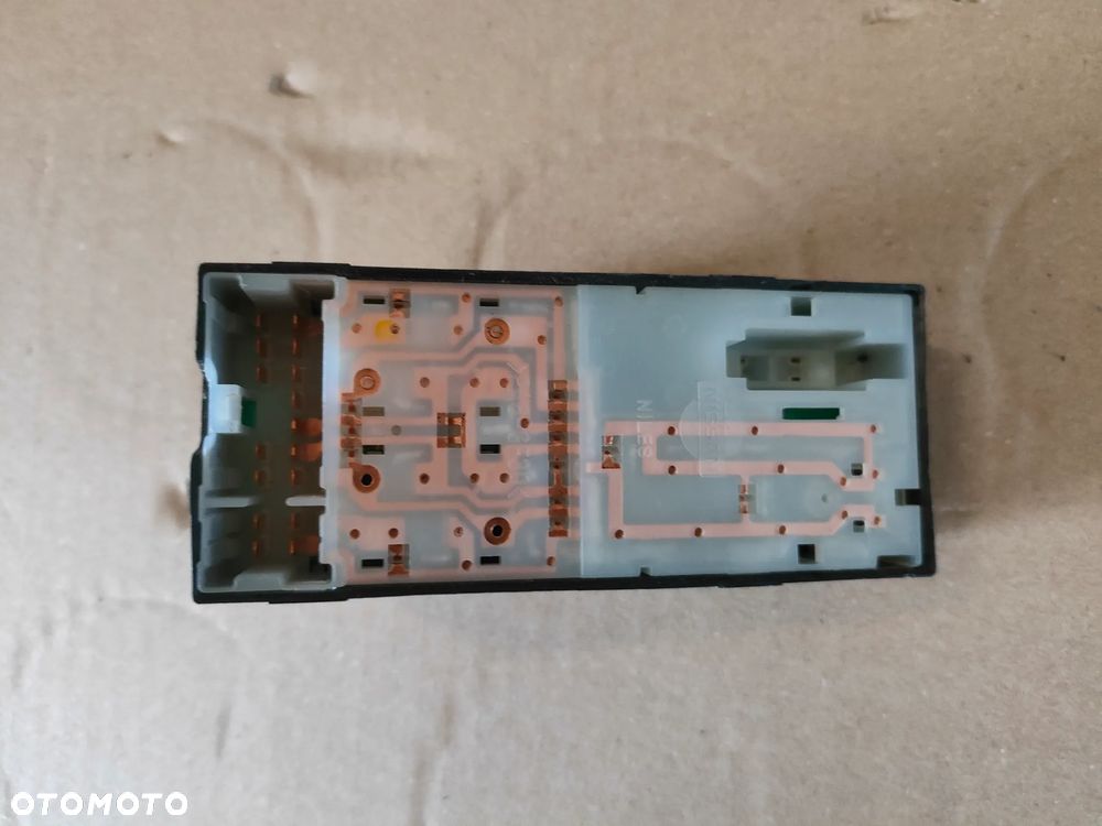 Nissan Micra k12 1.2b PRZEŁĄCZNIK OTWIERANIA SZYB - 4