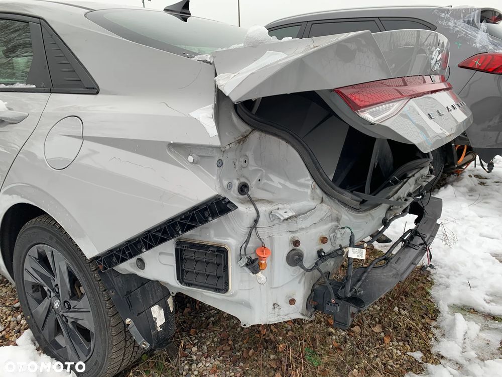 Hyundai Elantra - 19