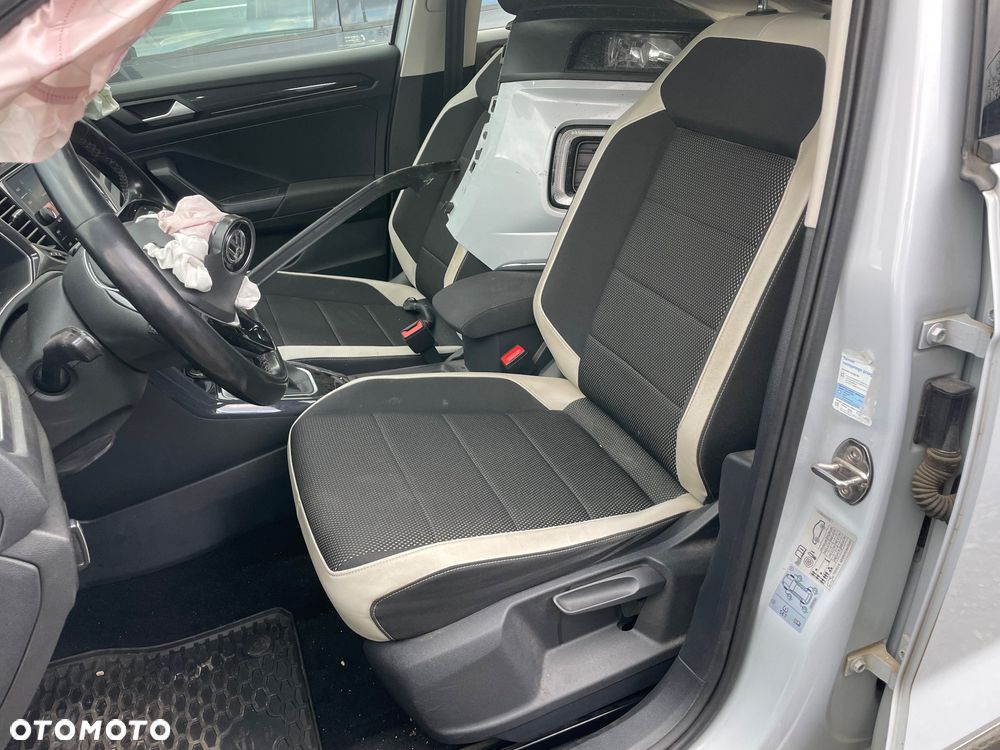 Volkswagen T-Roc - 12