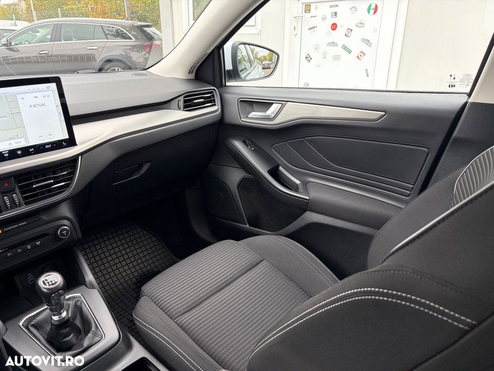 Ford Focus 1.0 EcoBoost MHEV Titanium - 32