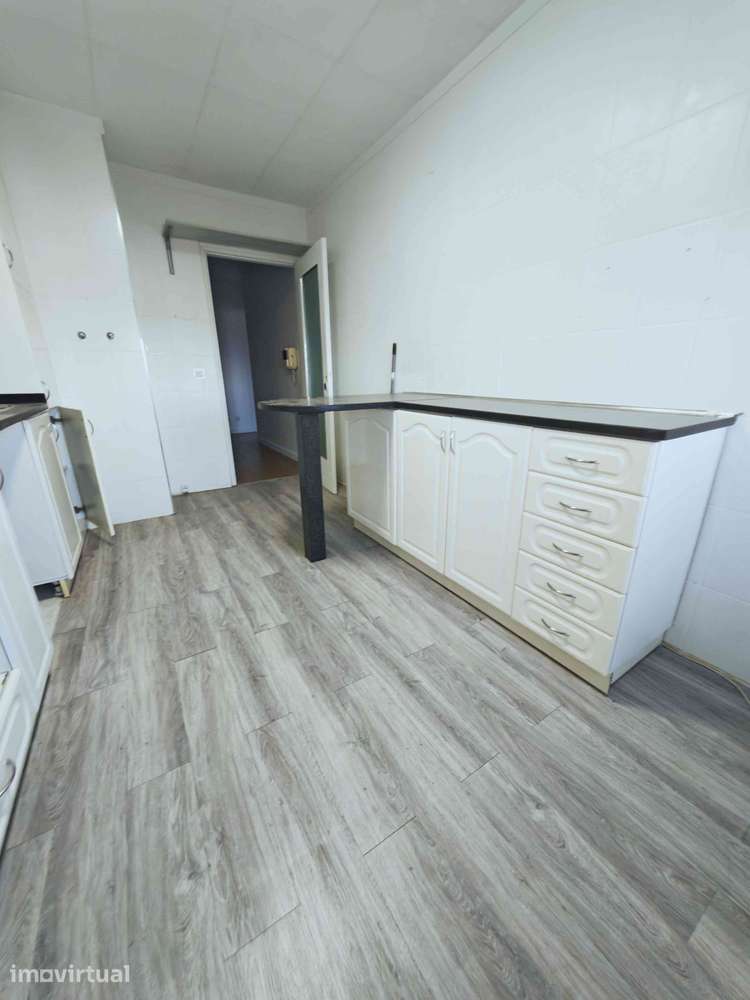 OPORTUNIDADE 147M² POR APENAS 275.000€ - Grande imagem: 4/14