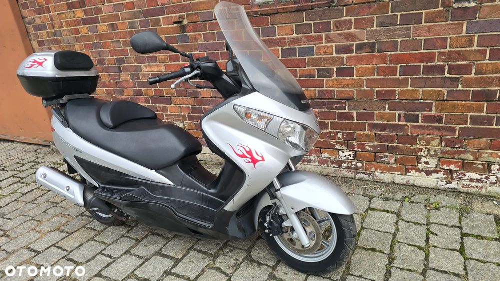 Suzuki Burgman - 17