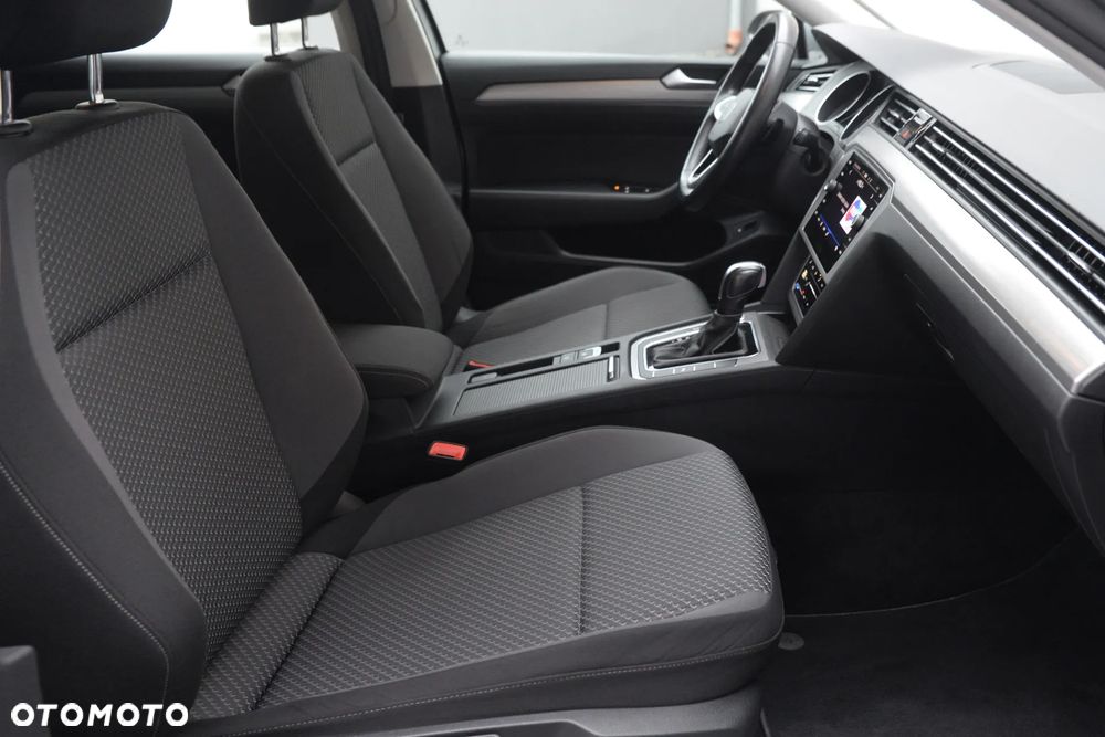 Volkswagen Passat 1.5 TSI EVO Elegance DSG - 32