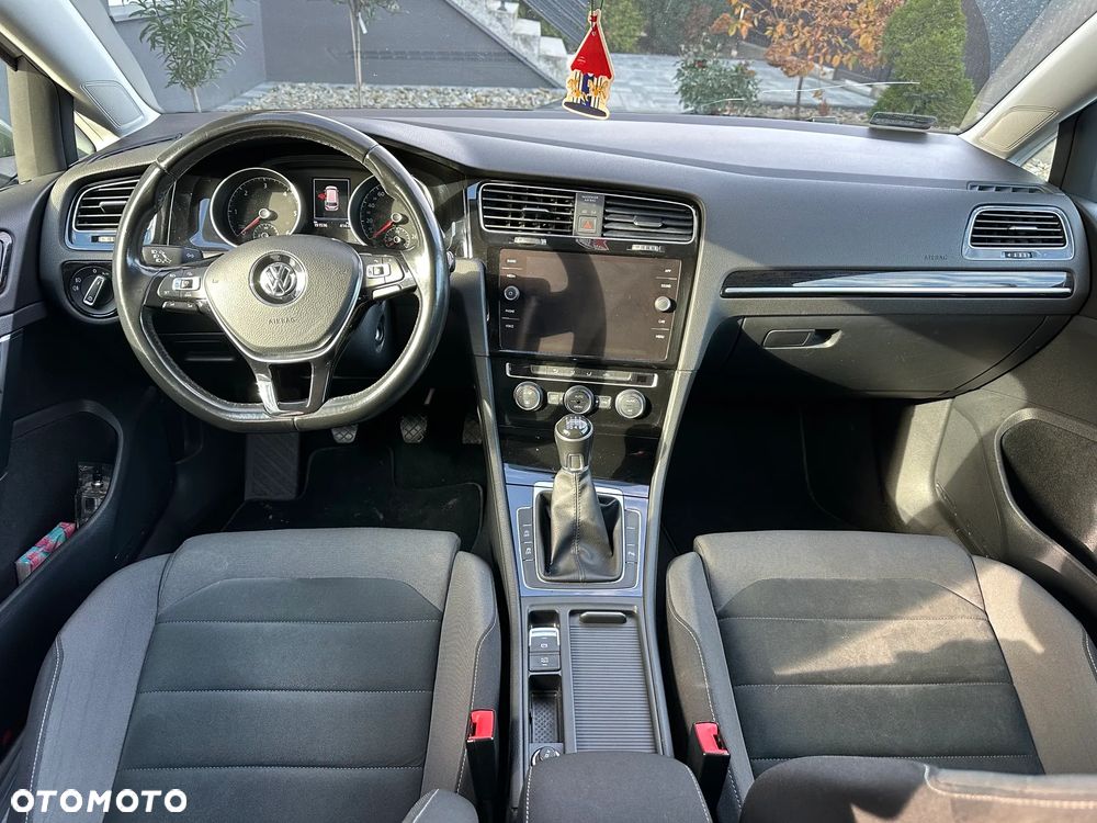 Volkswagen Golf - 11