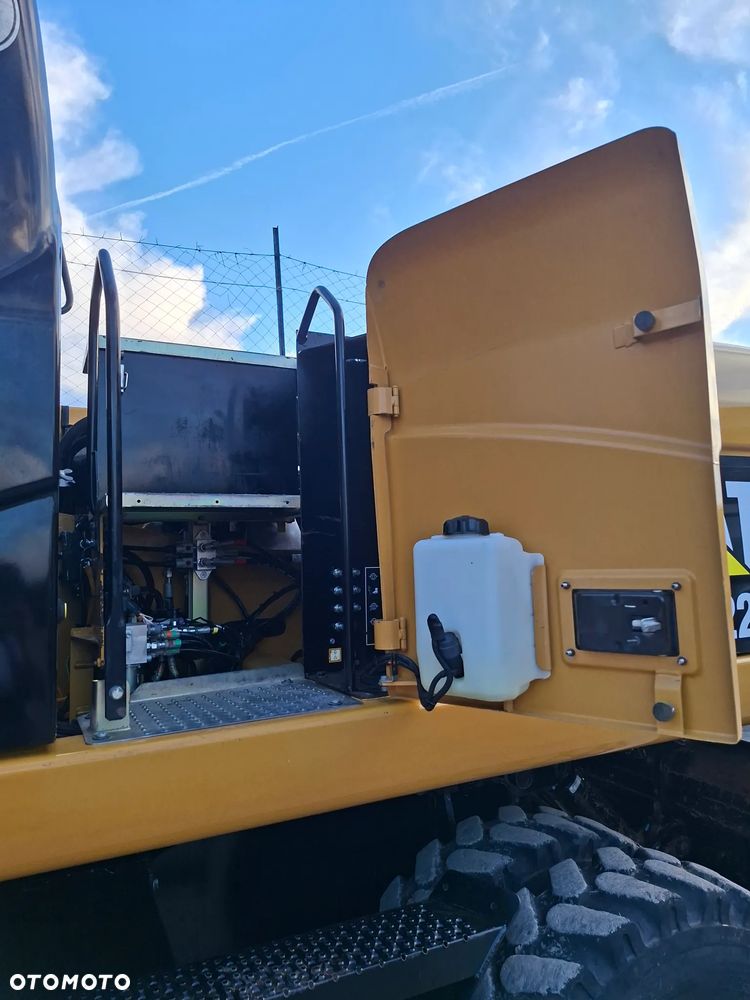 Caterpillar CAT M 322 D - 22