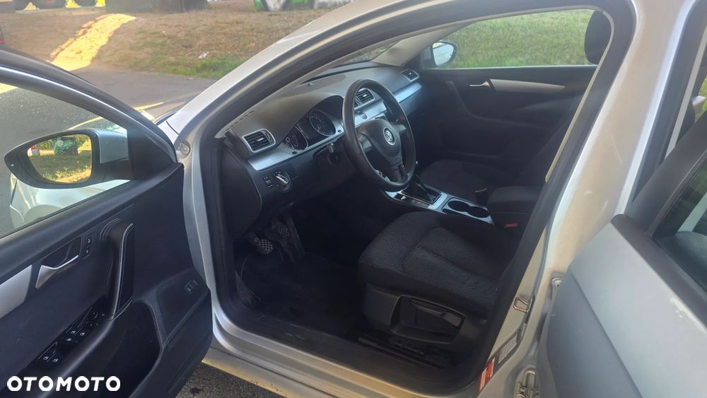 Volkswagen Passat 2.0 TDI DPF BlueMotion Technology Trendline - 33