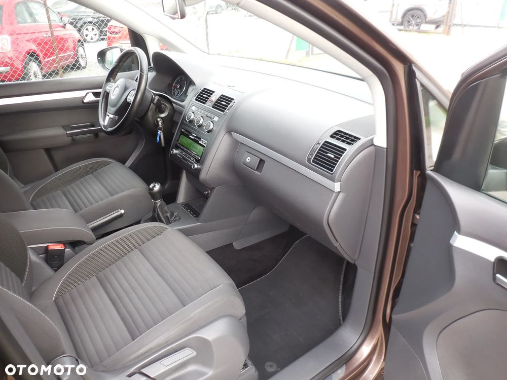 Volkswagen Touran 2.0 TDI DPF BlueMotion Technology Comfortline - 10