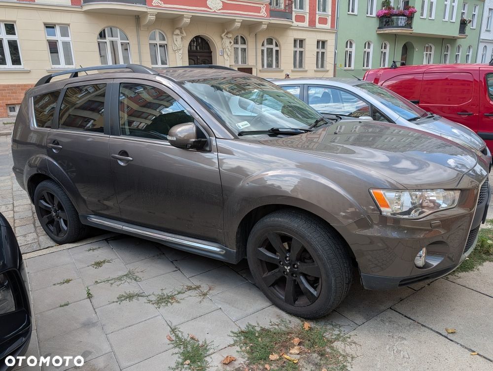 Mitsubishi Outlander - 2