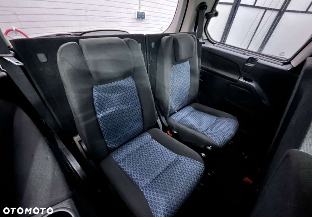 Ford Galaxy - 23
