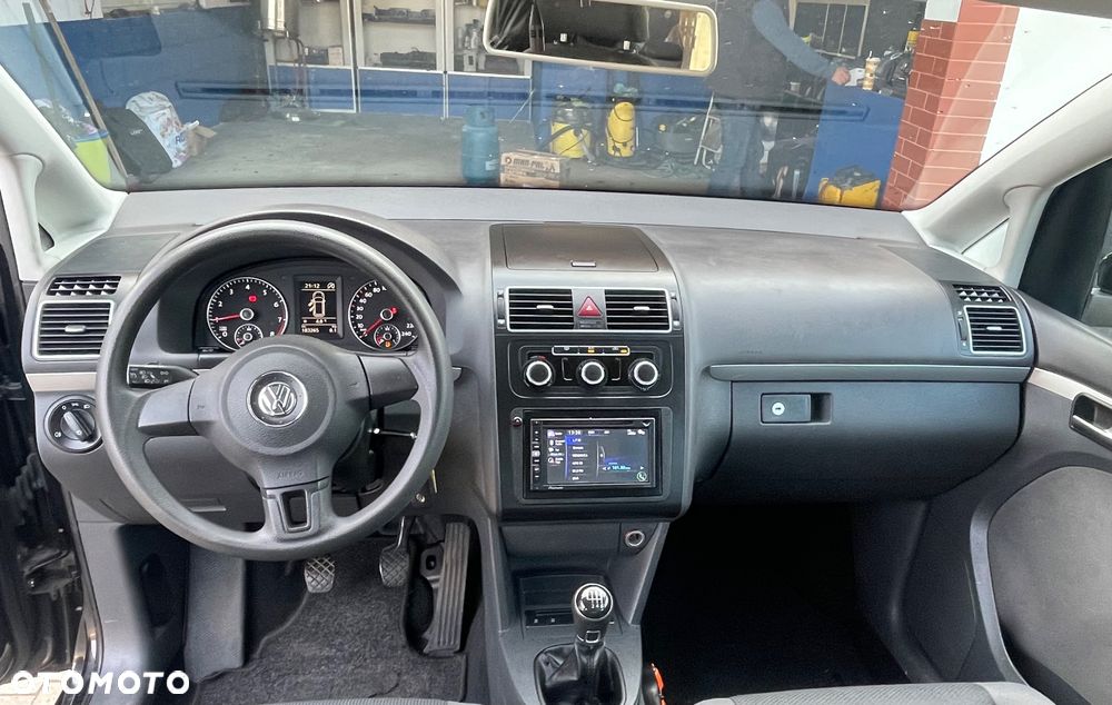 Volkswagen Touran - 5