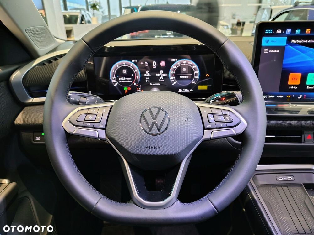 Volkswagen T-Roc - 17