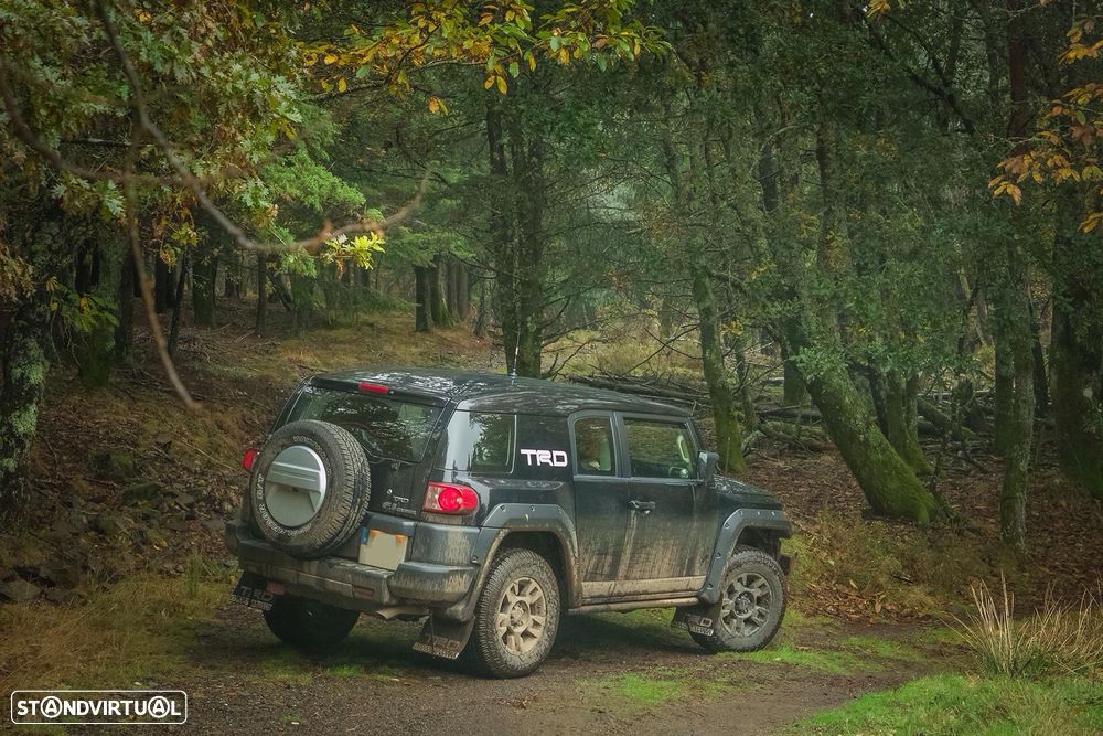 Toyota FJ Cruiser - 5