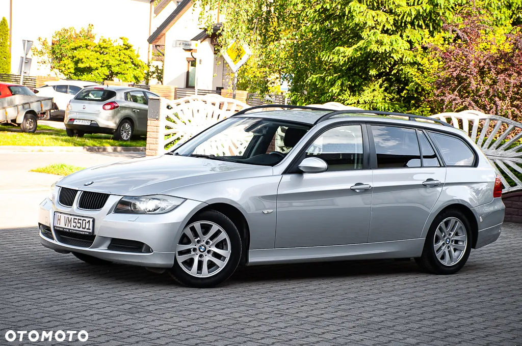 BMW Seria 3 318i Touring - 3