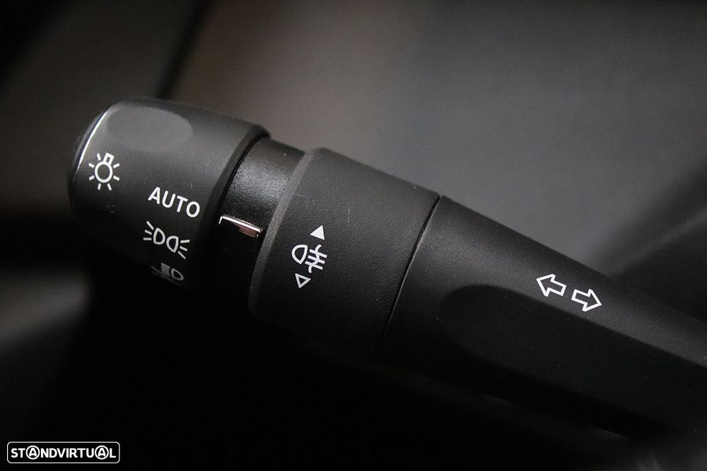 Peugeot 308 SW 1.6 Hybrid Allure e-EAT8 - 17