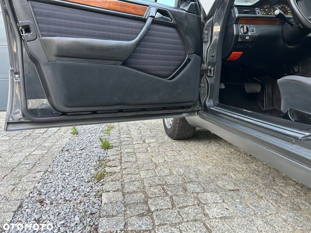 Mercedes-Benz W124 (1984-1993) - 18