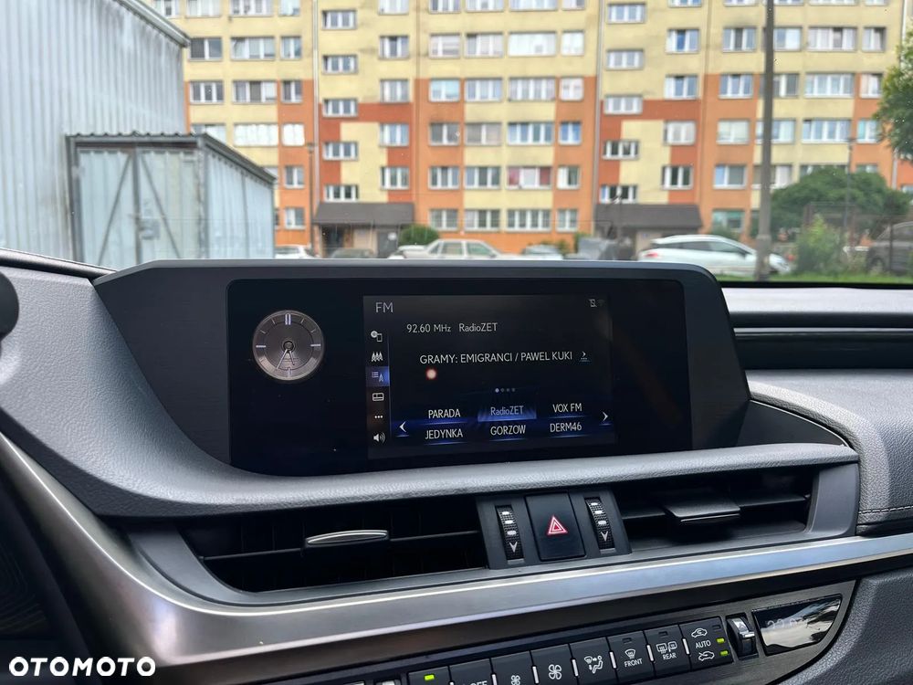 Lexus ES 300h Elegance - 24