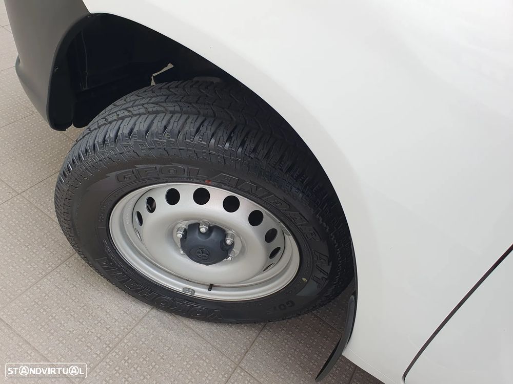 Toyota Hilux 2.4 D-4D 2WD CE CM - 16