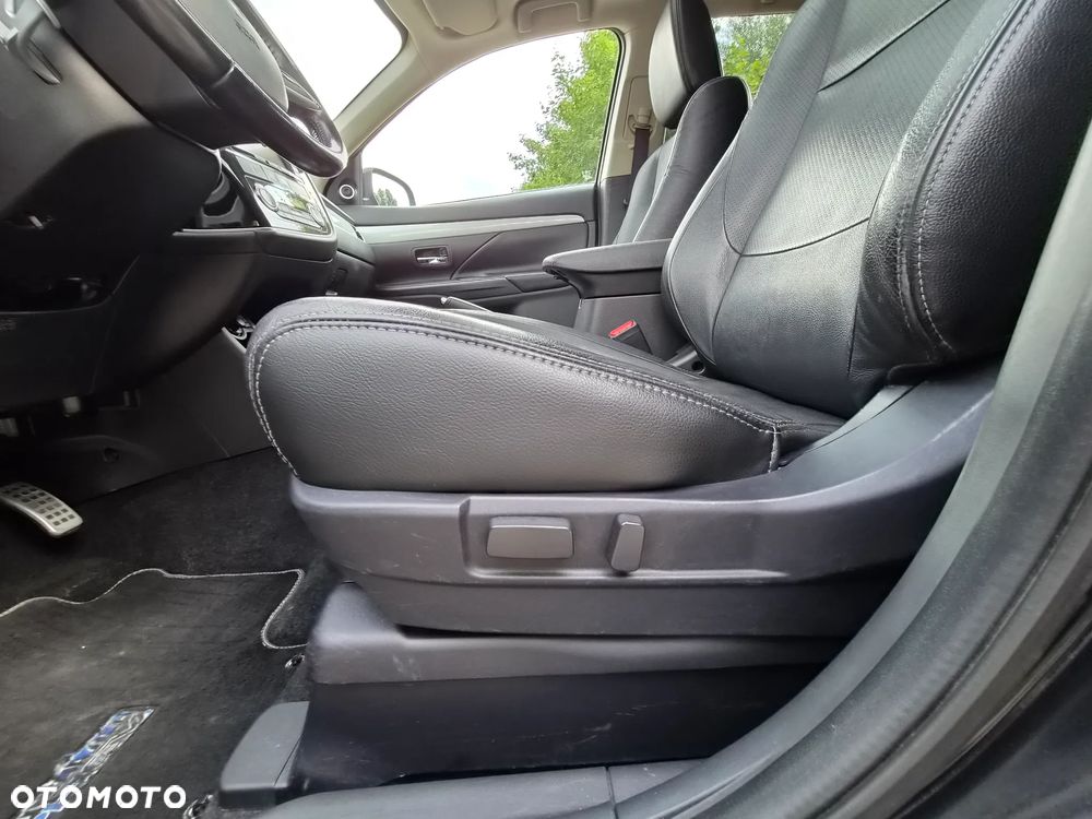 Mitsubishi Outlander 2.0 4WD Top - 22