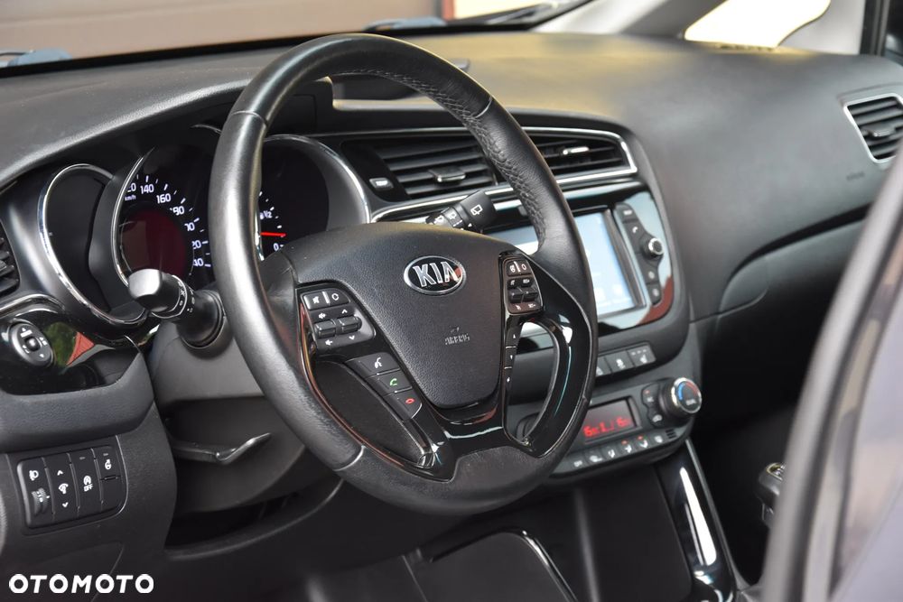 Kia Ceed 1.4 CVVT Dream-Team Edition - 25