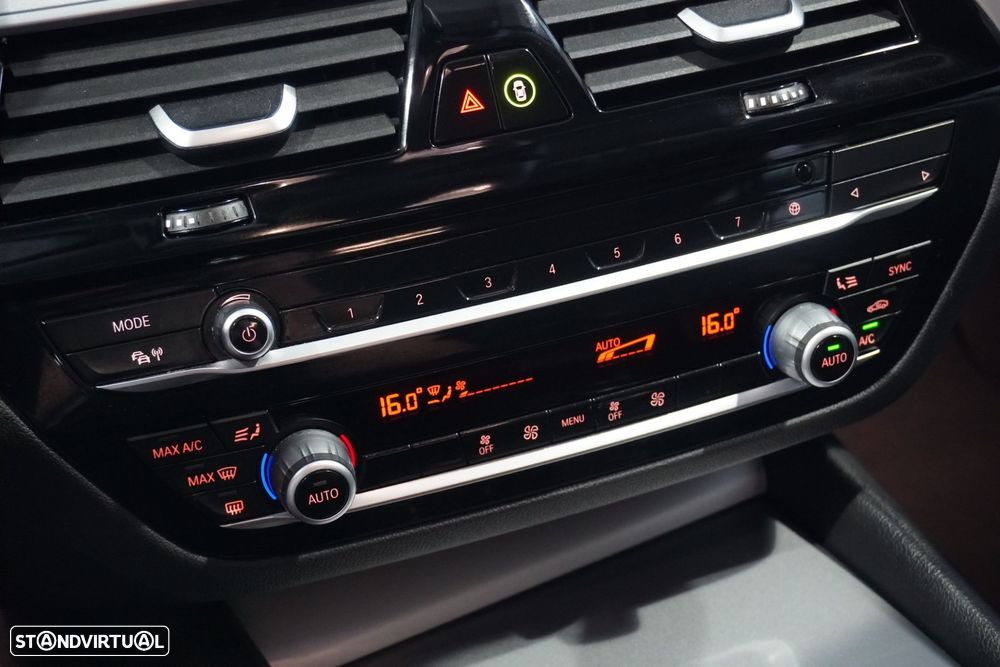 BMW 520 e Line Luxury - 14