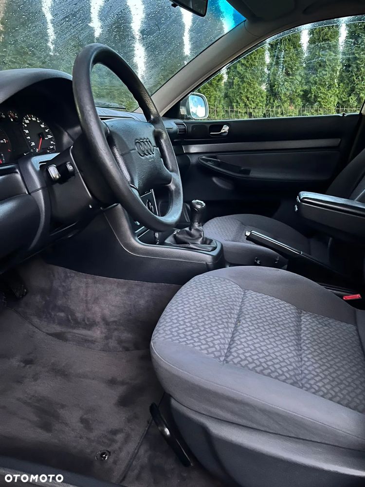 Audi A4 Limousine - 9