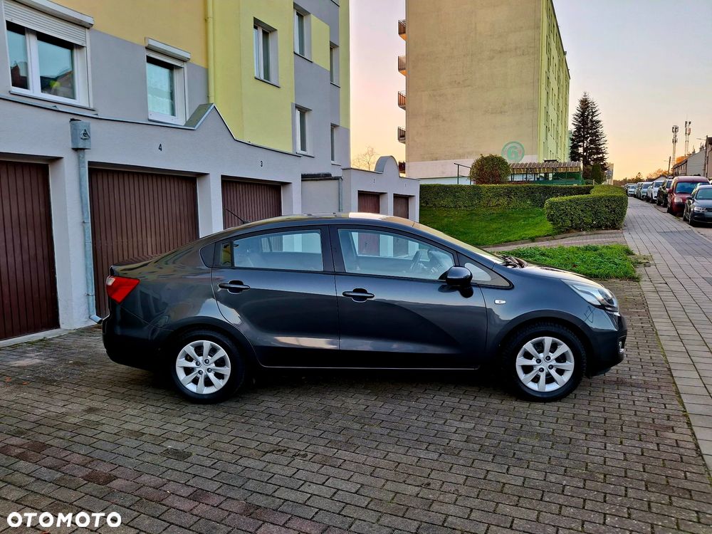 Kia Rio - 10