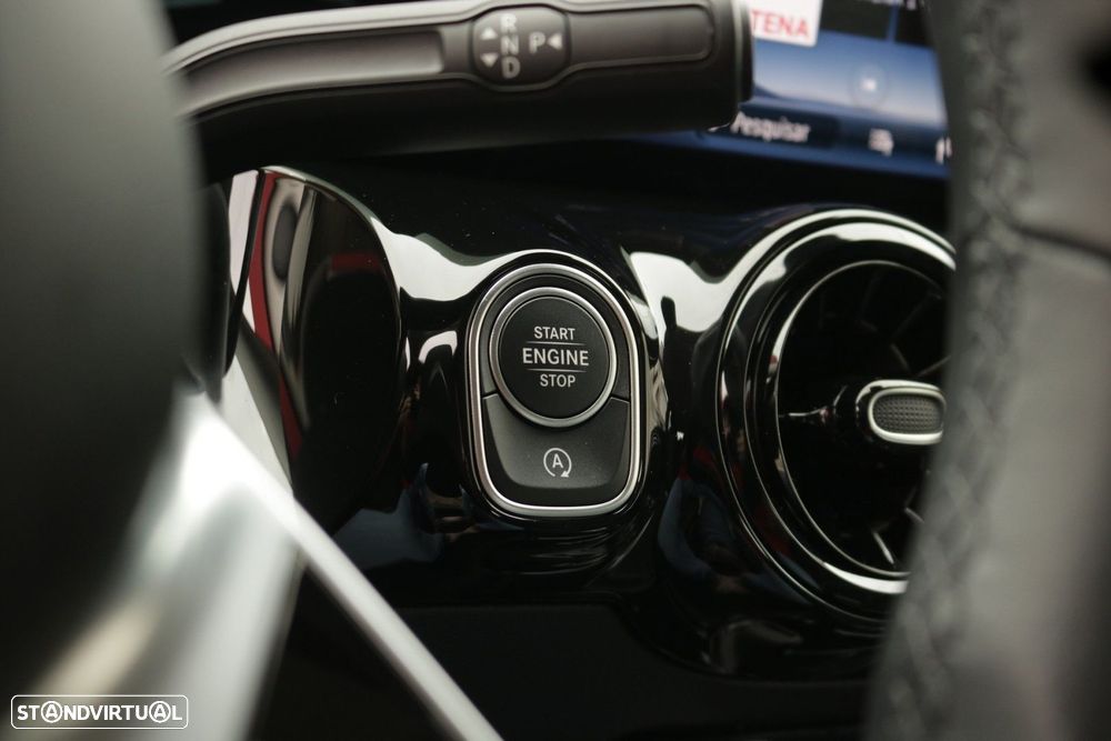 Mercedes-Benz GLA 180 d 8G-DCT - 37