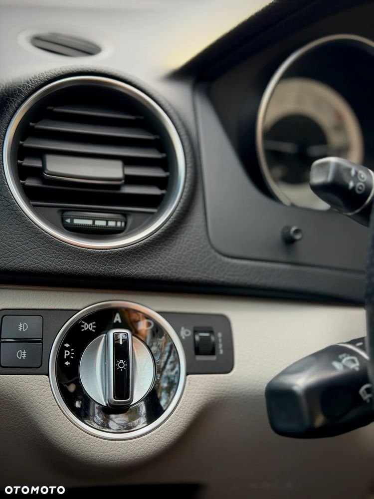 Mercedes-Benz Klasa C 180 BlueEFFICIENCY 7G-TRONIC Avantgarde - 11