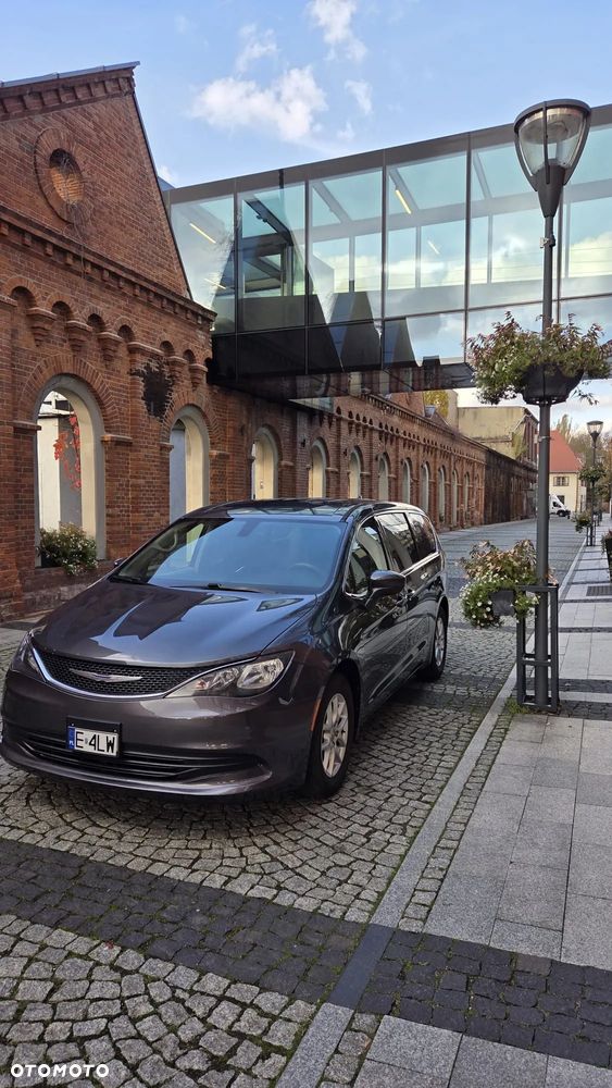 Chrysler Pacifica - 3