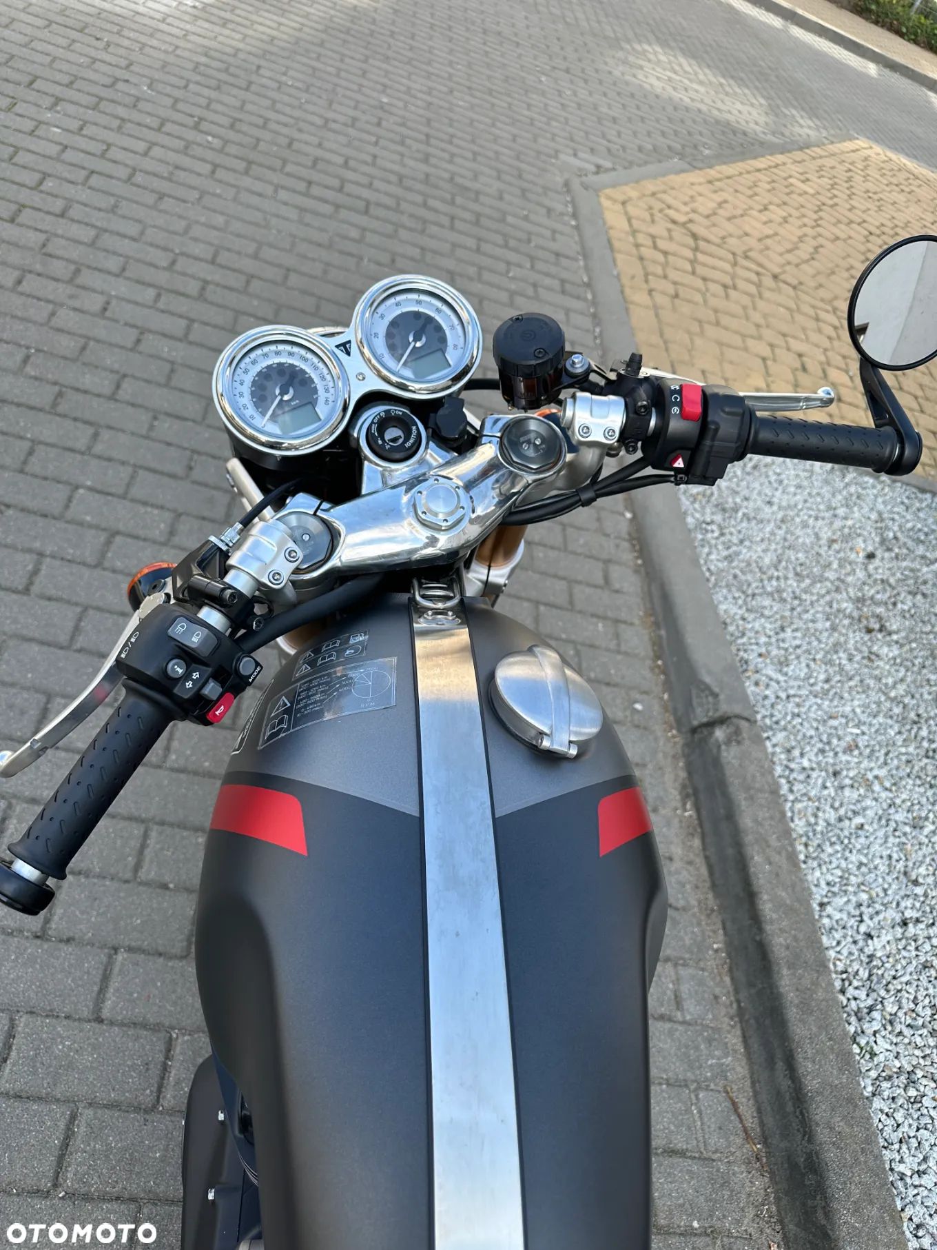 Triumph Thruxton - 6