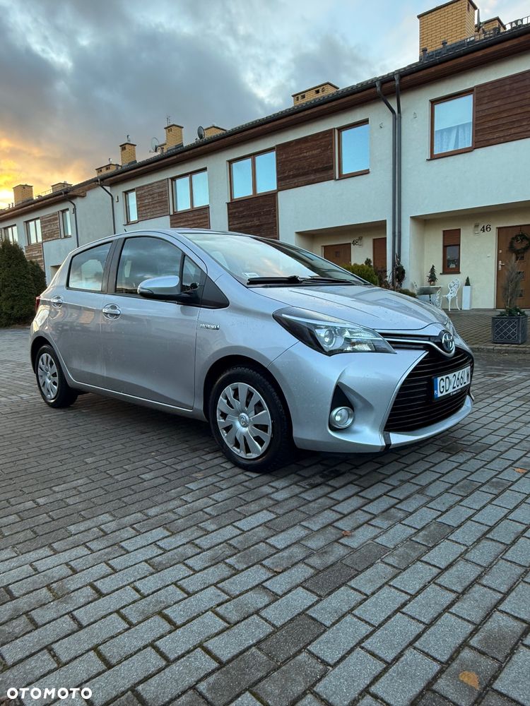 Toyota Yaris Hybrid 100 Premium - 3