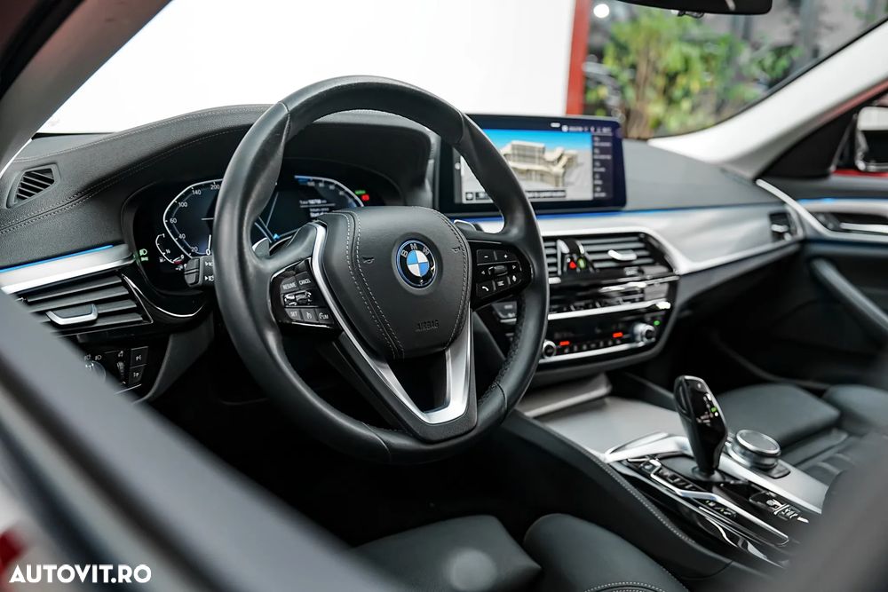 BMW Seria 5 530e Aut. - 12