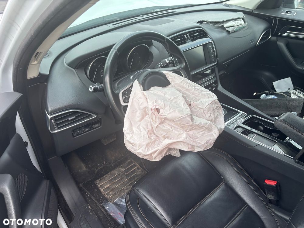 Jaguar F-Pace 2.0 i4D AWD Chequered Flag - 10