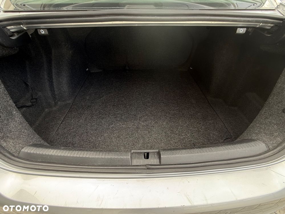 Volkswagen Jetta - 17