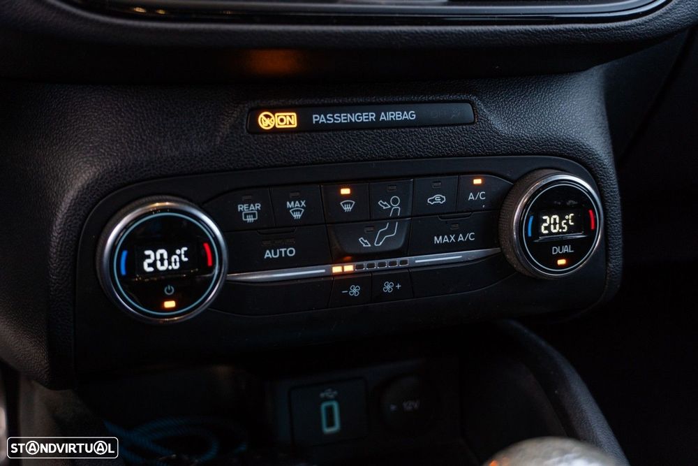 Ford Focus 1.0 EcoBoost MHEV ST-Line - 37