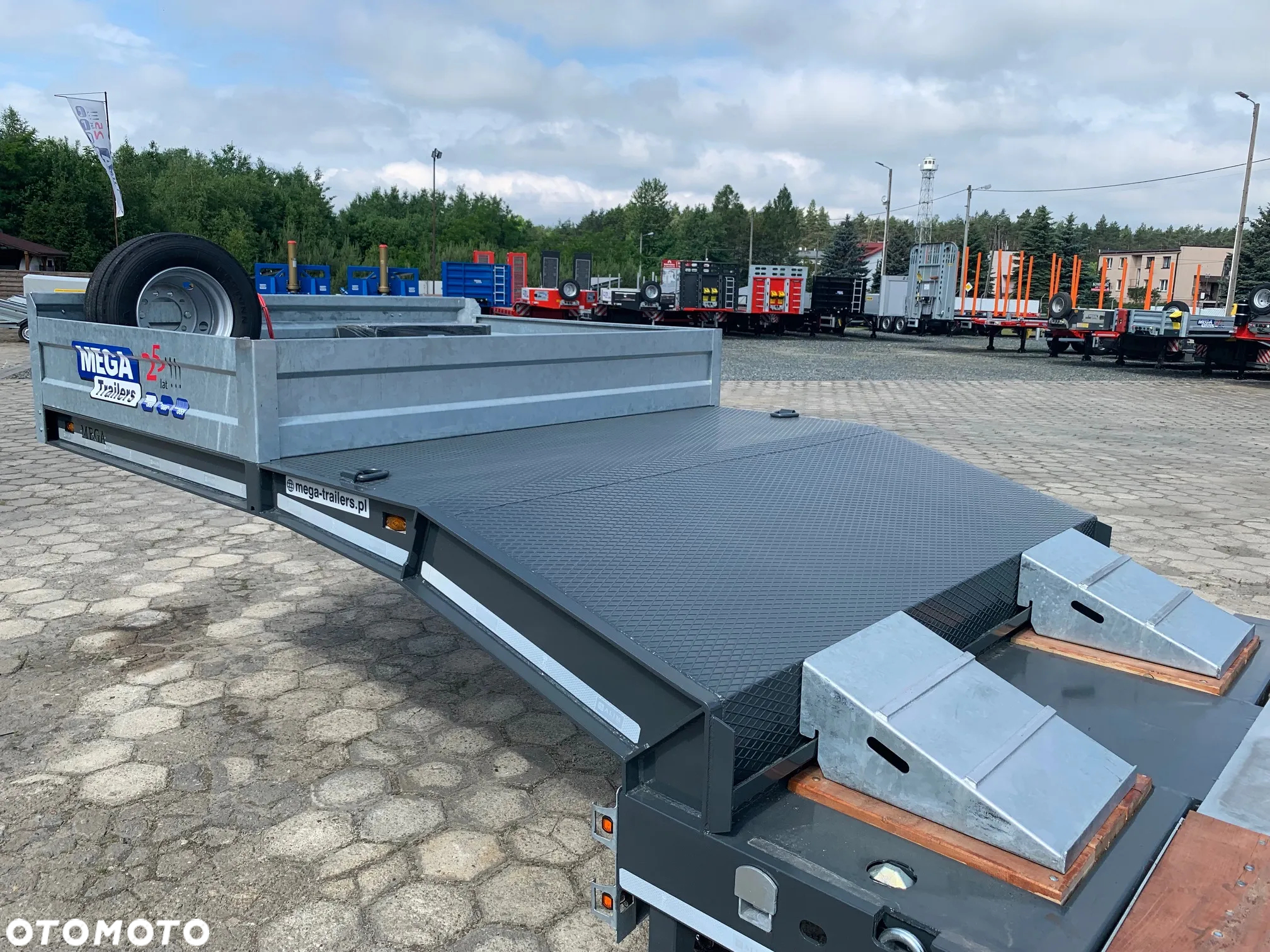 Inny Niskopodwoziowa - rozciągana - zagłębienia na koła - najazdy hydrauliczne - FULL OPCJA - 17