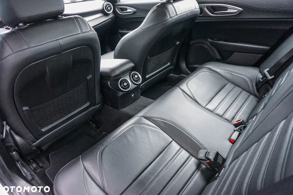 Alfa Romeo Giulia 2.0 Turbo Veloce Q4 - 27