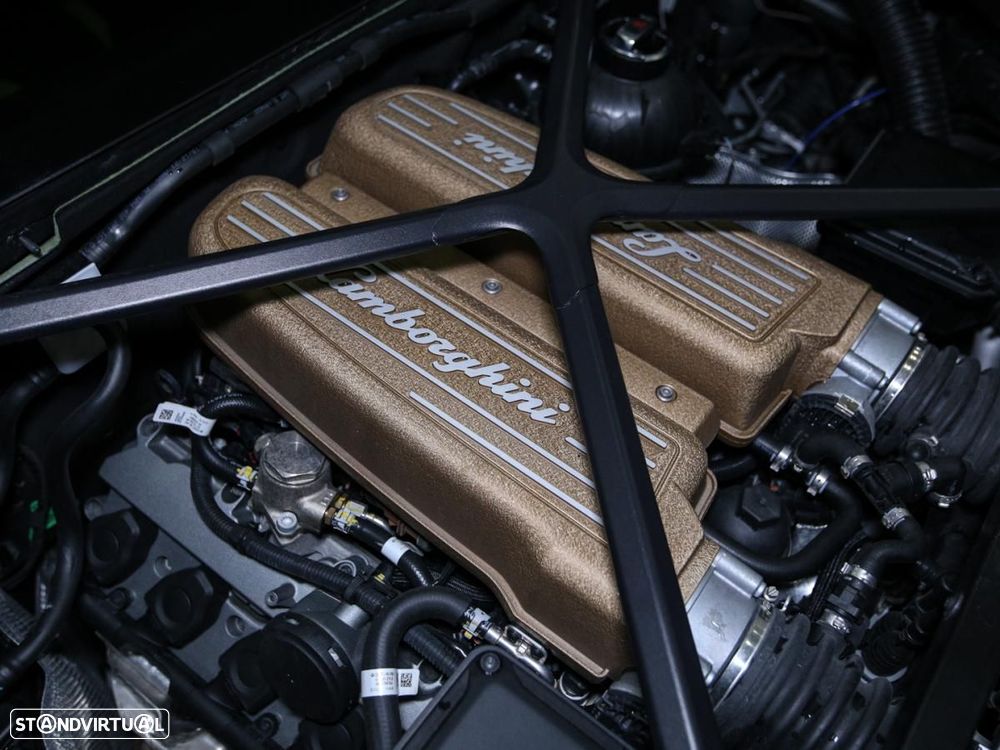 Lamborghini Huracán STO - 13