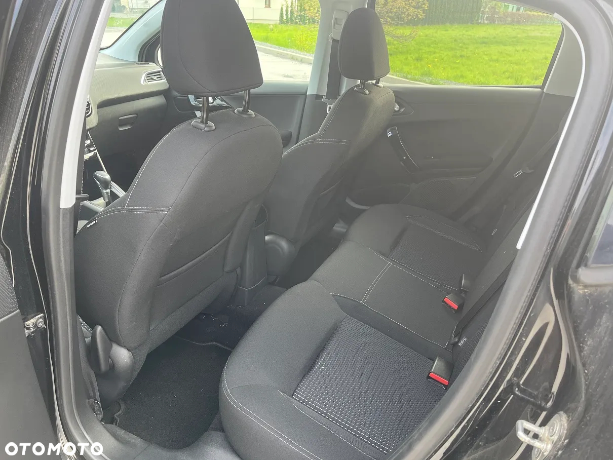 Peugeot 208 1.2 PureTech GPF Allure S&S EAT6 - 10